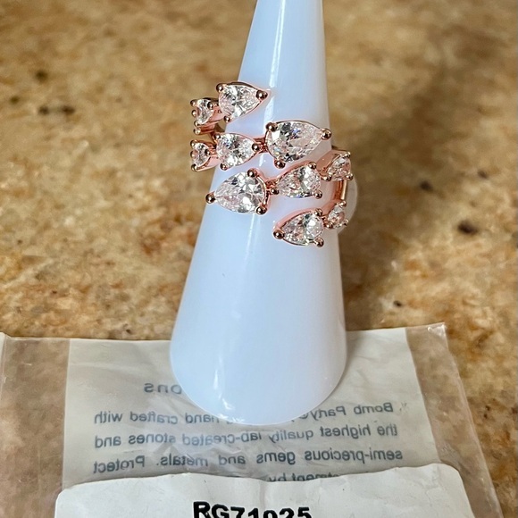 Bomb Party Unwind Your Mind Elegant Rose Gold Teardrop Crystal Ring - Picture 1 of 3